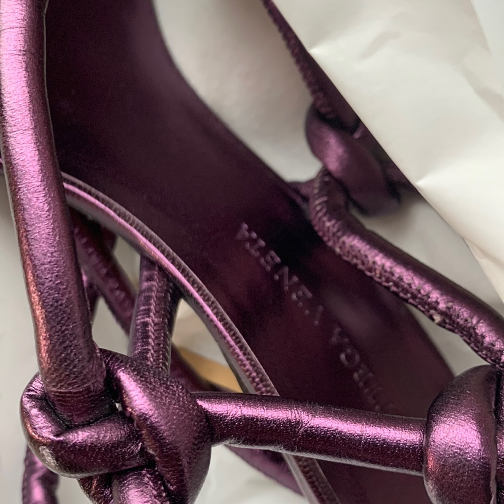 Bottega Veneta Metallic Purple Leather Knot DREAM Sandals 36 NWT - Picture 2 of 8